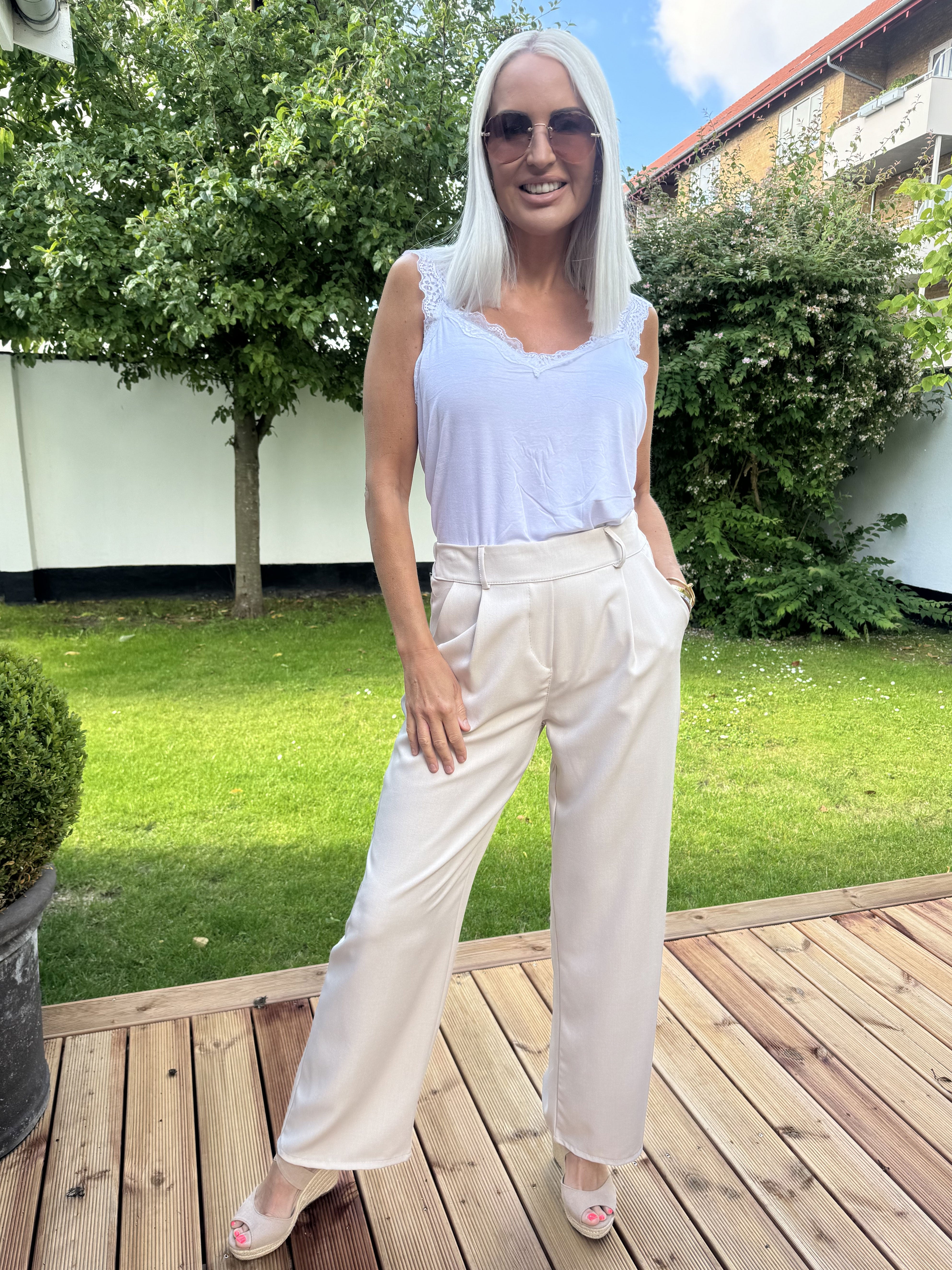 Taimi - Fede ensfarvet habitbukser